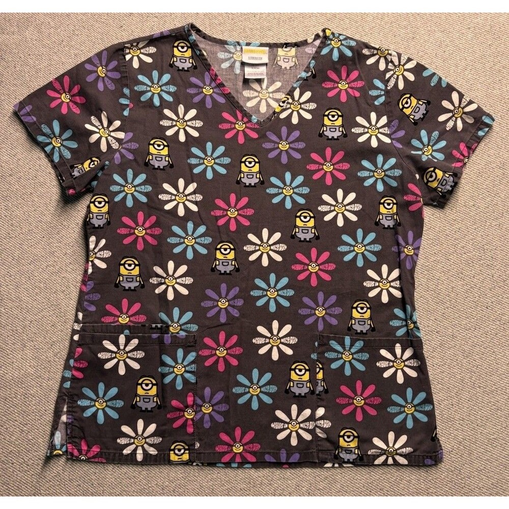 Minions Illumination Entertainment "Have a Nice Day" Daisy Scrub Top Women’s S